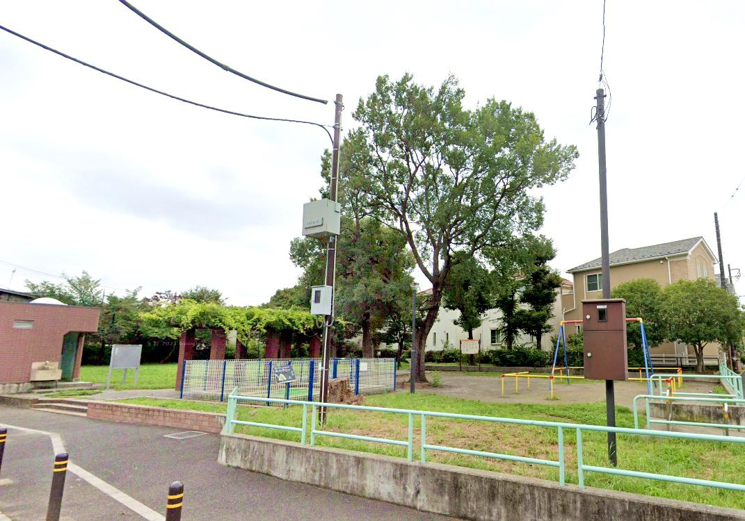 【公園】東六月町公園まで654ｍ