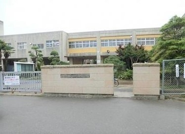 【小学校】龍ケ崎市立龍ケ崎西小学校まで950ｍ