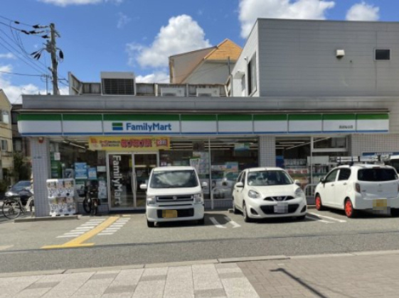 【コンビニエンスストア】ファミリーマート　西宮桜谷店まで723ｍ