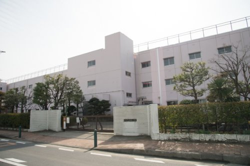 【小学校】平塚市立横内小学校まで599ｍ