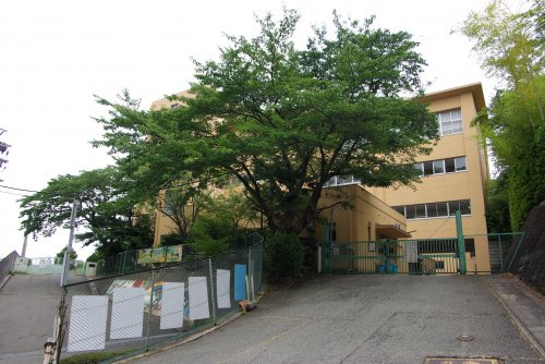 【小学校】宝塚市立長尾台小学校まで2223ｍ