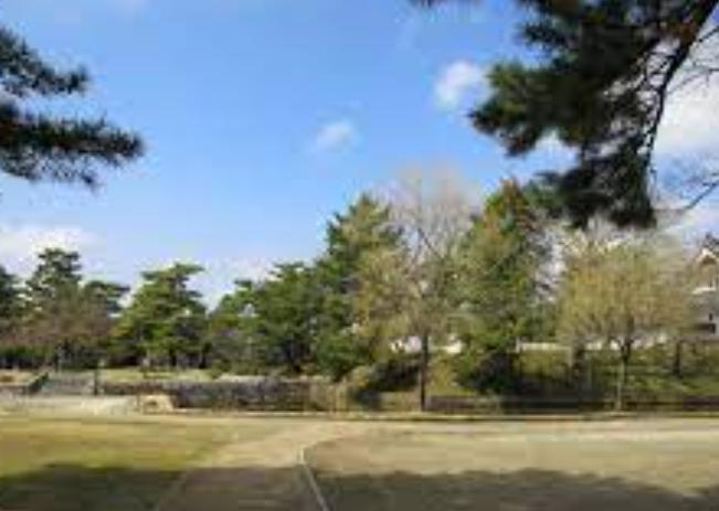 【公園】亀城公園まで400ｍ