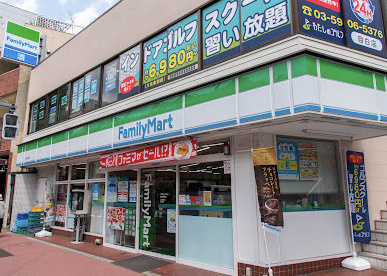【コンビニエンスストア】ファミリーマート　目白駅前店まで499ｍ