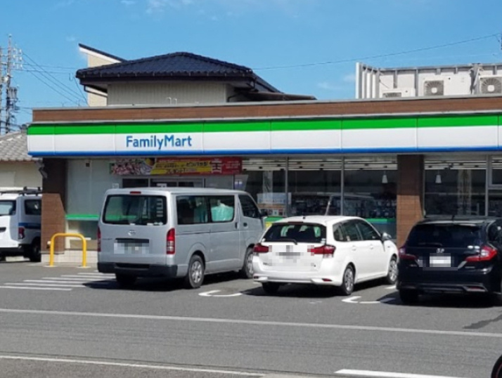 【コンビニエンスストア】ファミリーマート　港十一屋店まで437ｍ