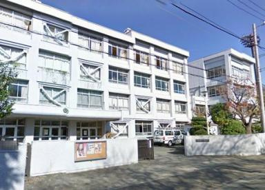 【中学校】藤沢市立　秋葉台中学校まで854ｍ