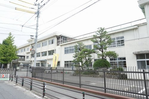 【中学校】春日中学校まで1061ｍ