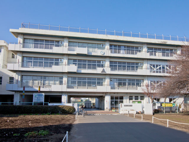 【小学校】新座市立新堀小学校まで760ｍ