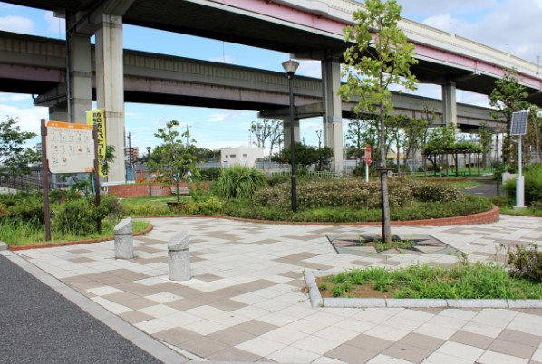 【公園】川端第一公園まで369ｍ