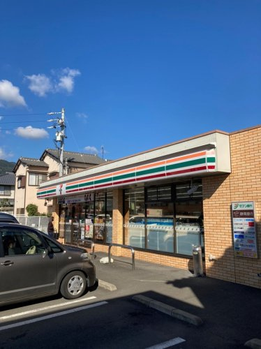 【コンビニエンスストア】セブンイレブン　清水梅ヶ谷店まで559ｍ
