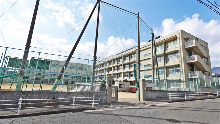 【中学校】烏帽子中学校まで31ｍ