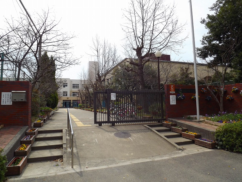 【中学校】芦屋市立潮見中学校まで450ｍ