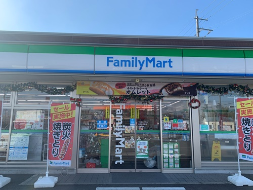 【コンビニエンスストア】ファミリーマート　日野町河原店まで1096ｍ