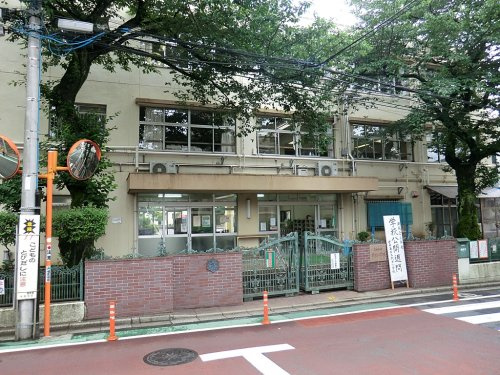【小学校】世田谷区立代田小学校まで675ｍ