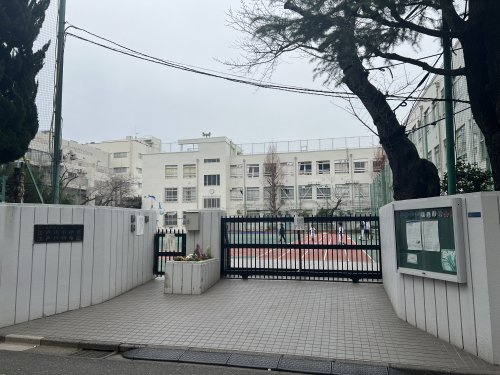 【小学校】新宿区立江戸川小学校まで414ｍ