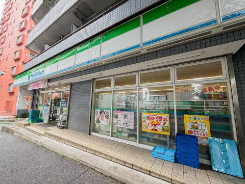 【コンビニエンスストア】ファミリーマート　金井窪山手通り店まで220ｍ