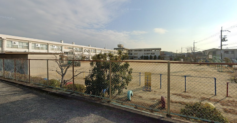 【小学校】香芝市立志都美小学校まで716ｍ