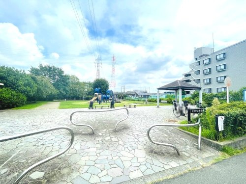 【公園】せせらぎ公園まで590ｍ