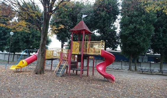 【公園】若狭東公園まで681ｍ