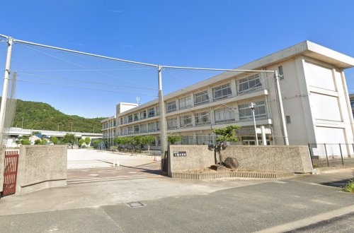 【小学校】姫路市立八幡小学校まで498ｍ