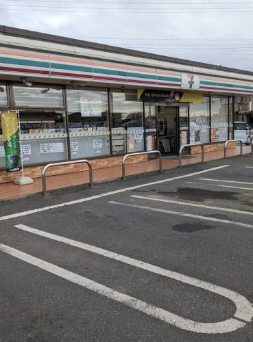 【コンビニエンスストア】セブンイレブン　鴻巣原馬室店まで648ｍ