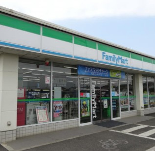 【コンビニエンスストア】ファミリーマート　川越吉田店まで581ｍ