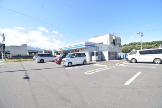 【コンビニエンスストア】ローソン　鹿屋向江町店まで827ｍ