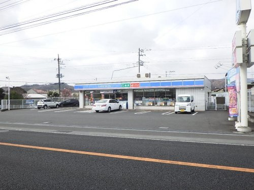 【コンビニエンスストア】ローソン　愛川桜台店まで593ｍ