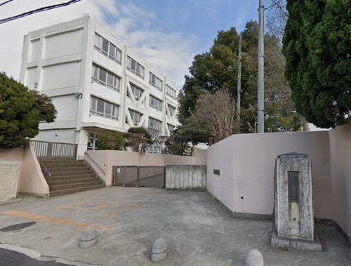 【小学校】藤沢市立御所見小学校まで350ｍ