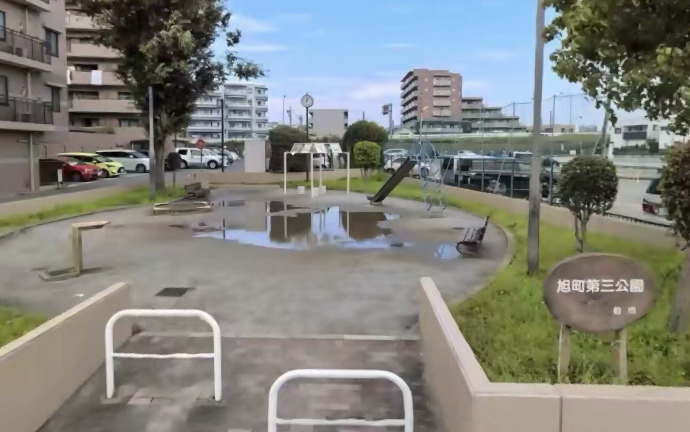 【公園】旭町第三公園まで749ｍ