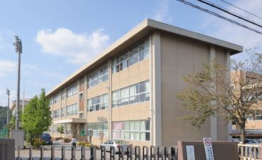 【小学校】豊郷中央小学校まで1304ｍ
