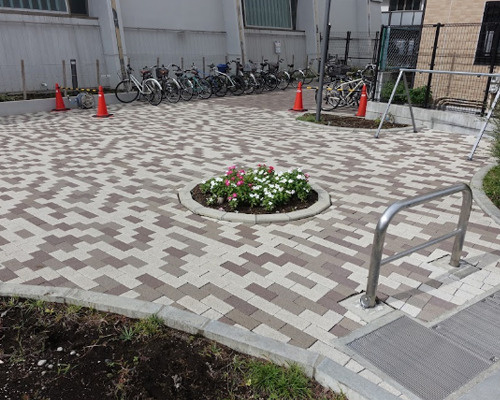 【公園】本町五丁目西街かど公園まで193ｍ