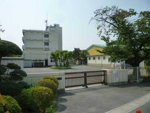 【小学校】桶川市立日出谷小学校まで423ｍ