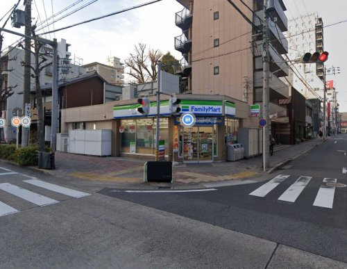 【コンビニエンスストア】ファミリーマート　金山町店まで983ｍ