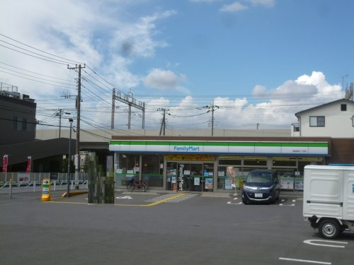 【コンビニエンスストア】ファミリーマート　草加二丁目店まで375ｍ