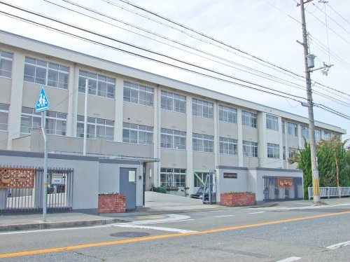 【中学校】姫路市立飾磨西中学校まで880ｍ
