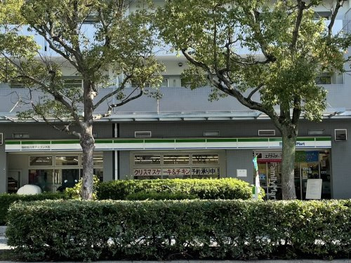 【コンビニエンスストア】ファミリーマート　陸前屋六甲アイランド店まで265ｍ