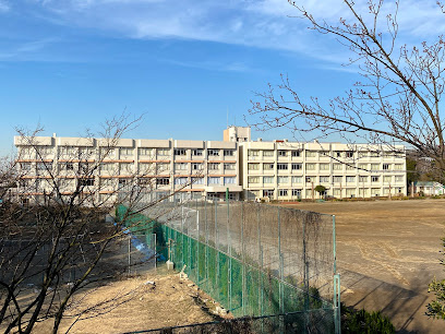 【中学校】多摩市立聖ヶ丘中学校まで803ｍ