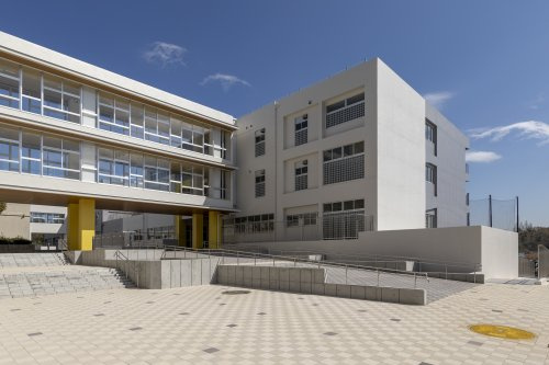【小学校】横浜市立義務教育学校緑園学園まで915ｍ