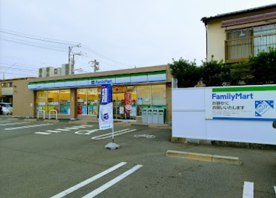 【コンビニエンスストア】ファミリーマート　大治花常店まで1111ｍ