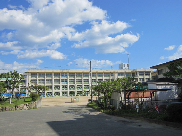 【小学校】朝霧小学校まで648ｍ