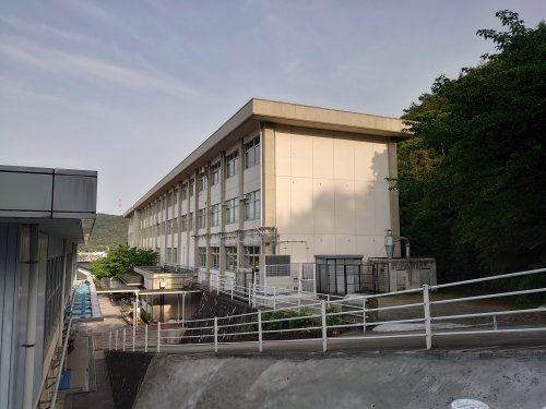 【中学校】四郷学院　後期課程まで862ｍ