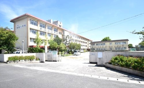 【小学校】鹿児島市立西陵小学校まで589ｍ