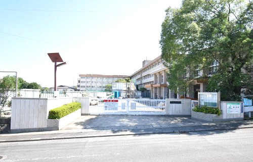 【中学校】鹿児島市立西陵中学校まで966ｍ