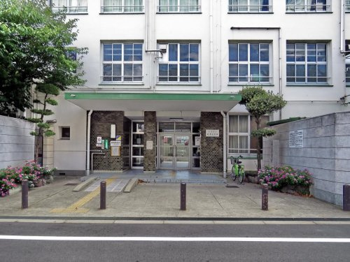 【小学校】大阪市立桑津小学校まで728ｍ