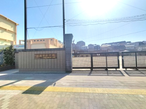 【小学校】福岡市立愛宕小学校まで1302ｍ