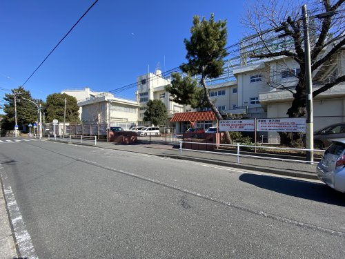 【中学校】万騎が原中学校まで653ｍ