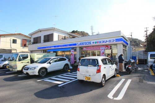 【コンビニエンスストア】ローソンスリーエフ　逗子葉桜店まで803ｍ