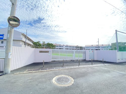 【小学校】湘南白百合学園小学校まで657ｍ