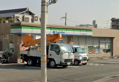 【コンビニエンスストア】ファミリーマート　伊丹荒牧四丁目店まで548ｍ