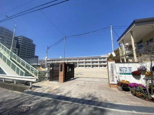 【小学校】尼崎市立上坂部小学校まで3528ｍ